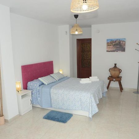 Habitacion Grande Con Terraza Privada, Malaga Centro Exterior photo