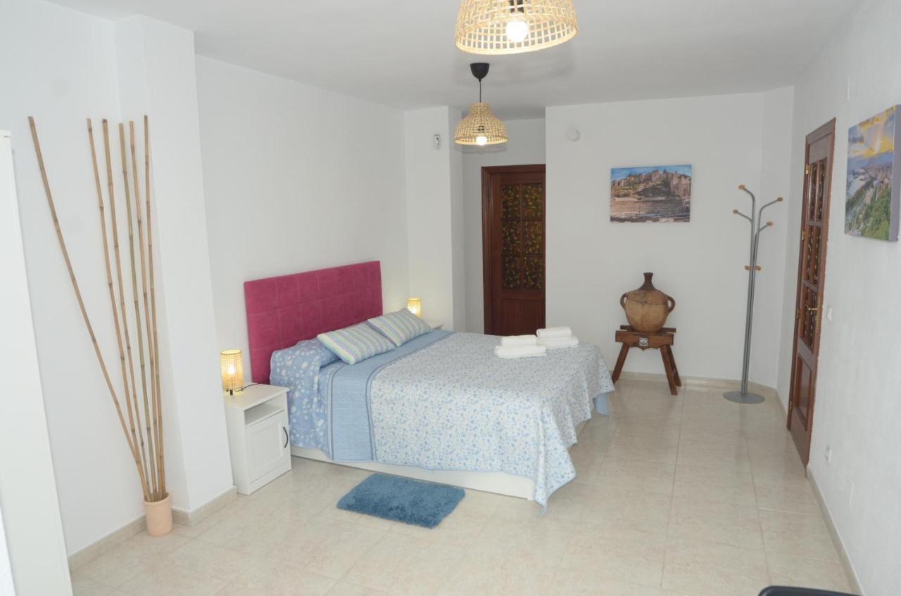 Habitacion Grande Con Terraza Privada, Malaga Centro Exterior photo